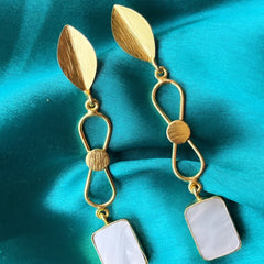 Lightweight Classic Gold Earring
