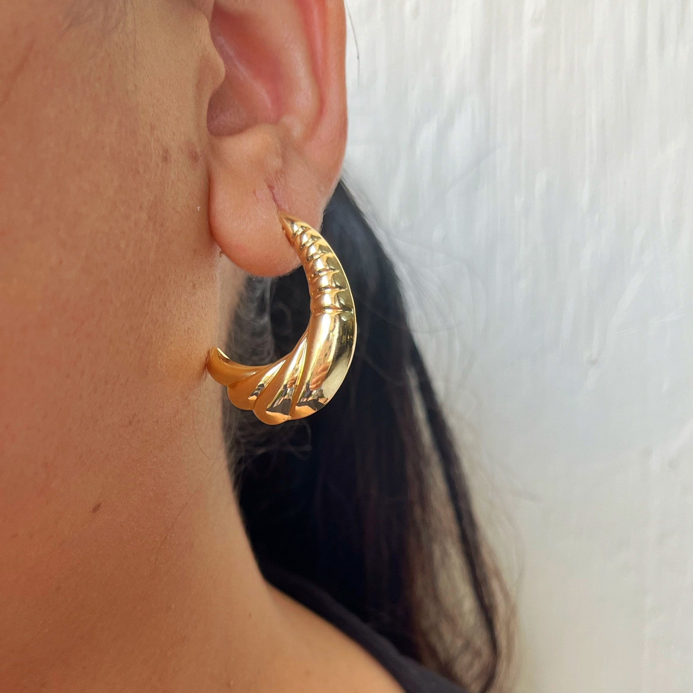 Half Radiant Golden Hoop