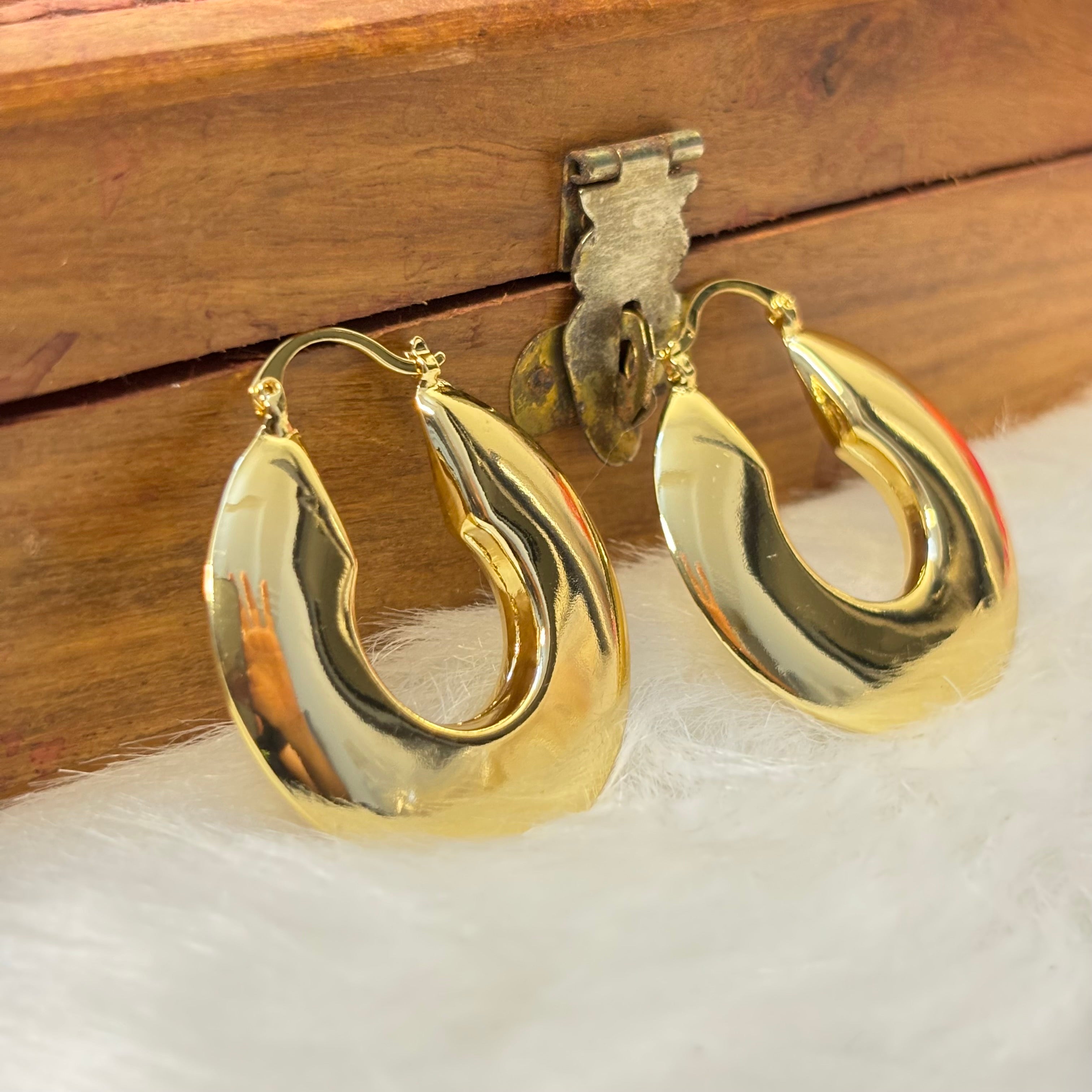 Party Ready : Flat Golden Hoops