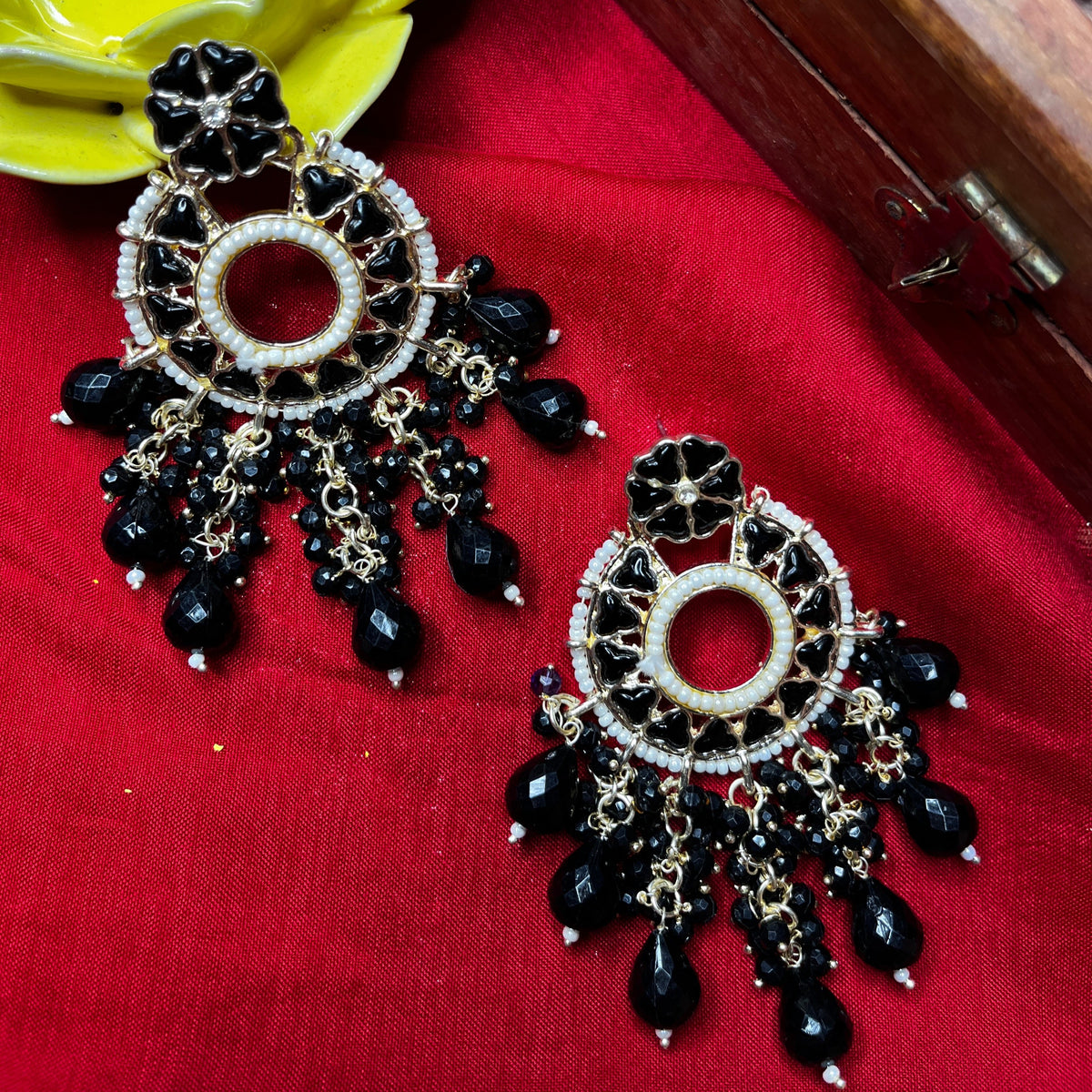 Saloni: Beautiful Black Kundan Earrings