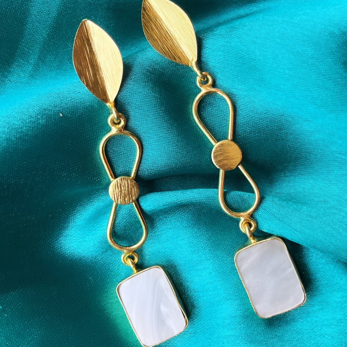 Tarini GOLDEN RECTANGLE MOP EARRING