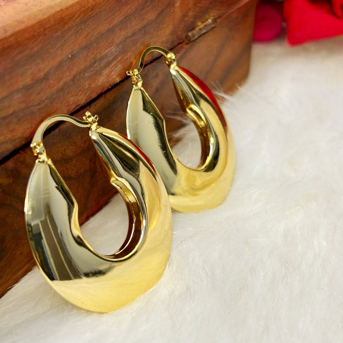 Party Ready : Flat Golden Hoops