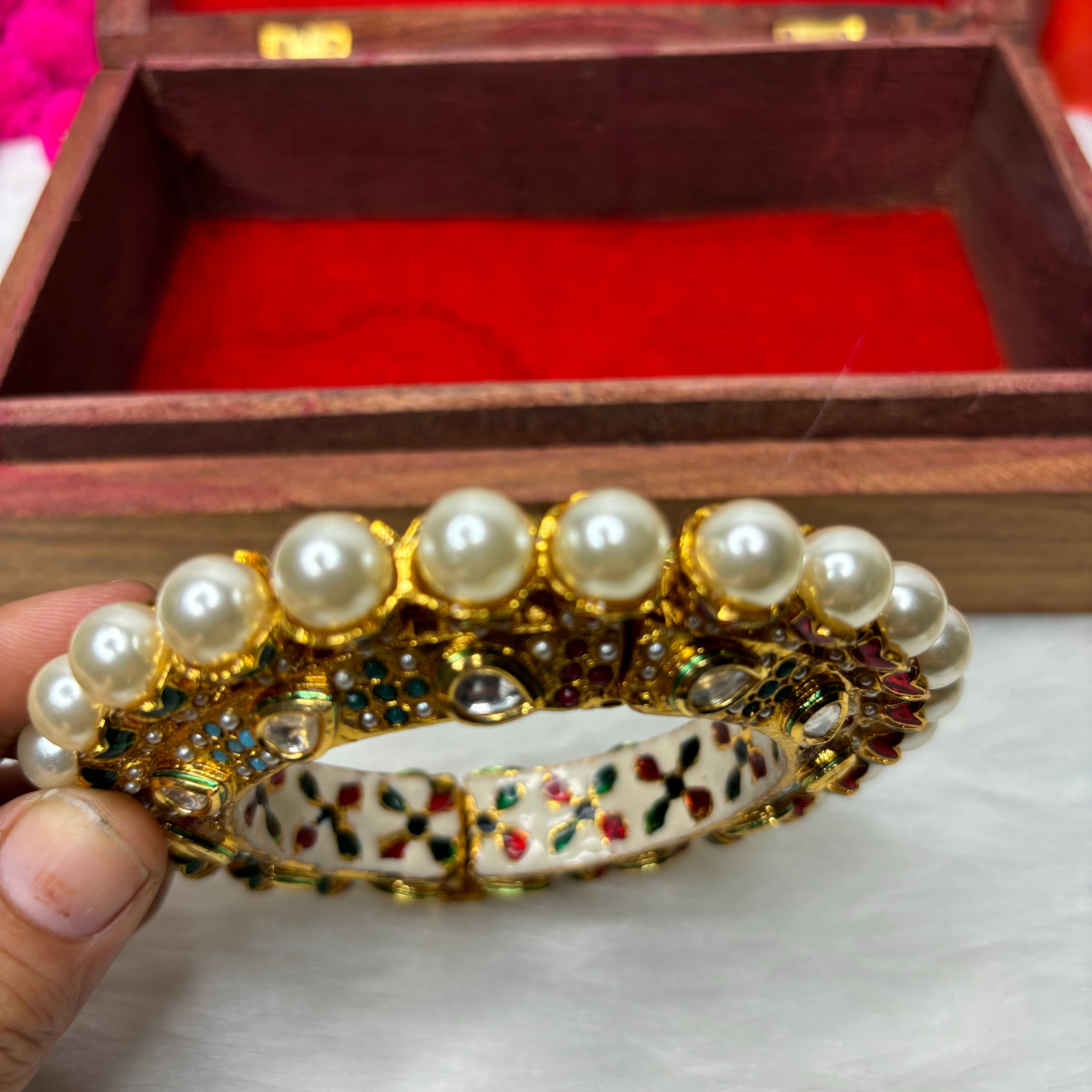 Aarna: Jadau Pearl Kada (Bracelet)